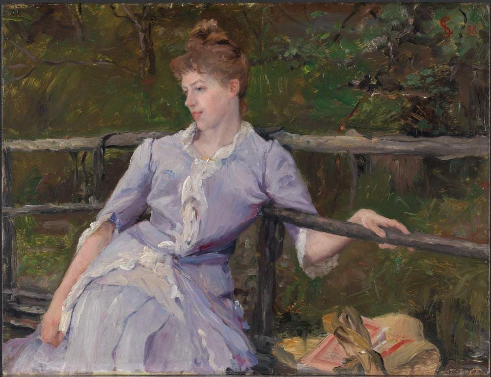 Ung dame i violett kjole på en havebenk — Leis Schjelderup