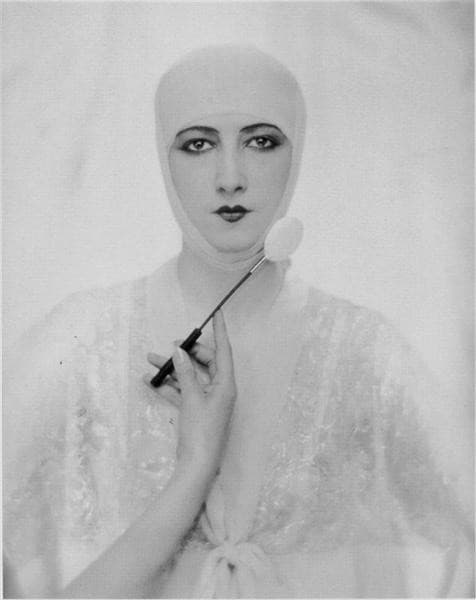 Advertisement for Elizabeth Arden cosmetics — Adolph de Meyer