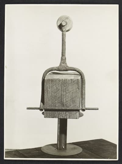 Clown tight rope walker — Louise Nevelson