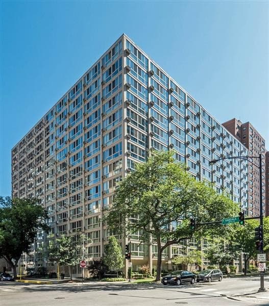 Sheridan Oakdale Apartments, Chicago — Ludwig Mies van der Rohe