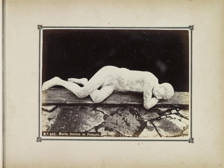 Cast of a victim of the volcanic eruption in Pompeii found in Pompeii — Roberto Rive