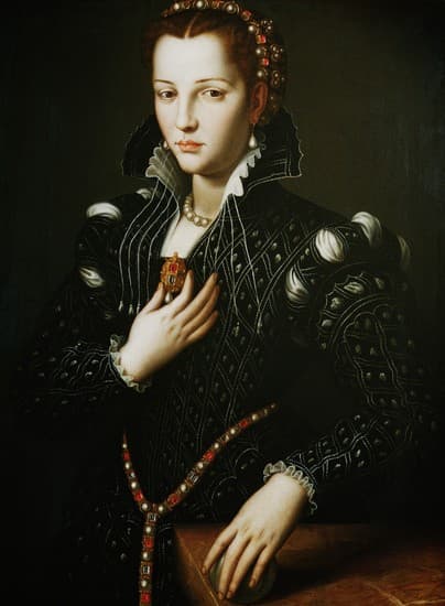 Portrait of Lucrezia de' Medici — Bronzino