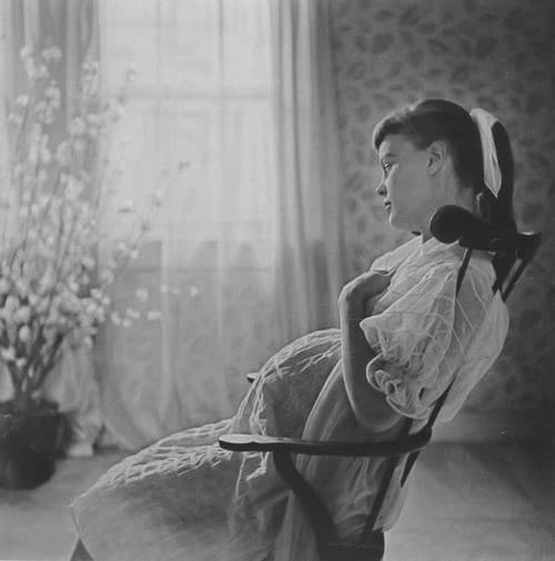 Pregnant girl — Philippe Halsman