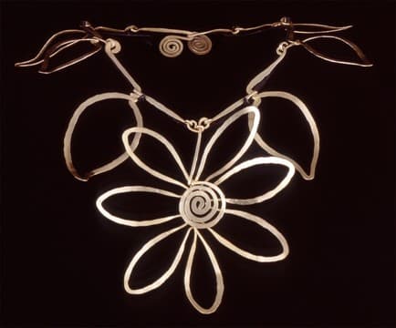 FLOWER NECKLACE — Alexander Calder